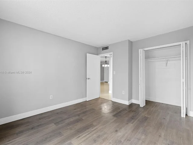 7928 West Dr # 405, North Bay Village FL 33141