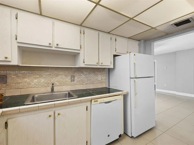 7928 West Dr # 405, North Bay Village FL 33141