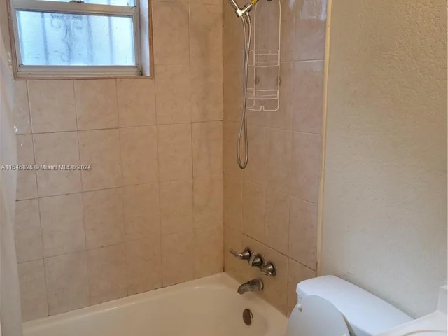 360 NE 82nd St # D, Miami FL 33138