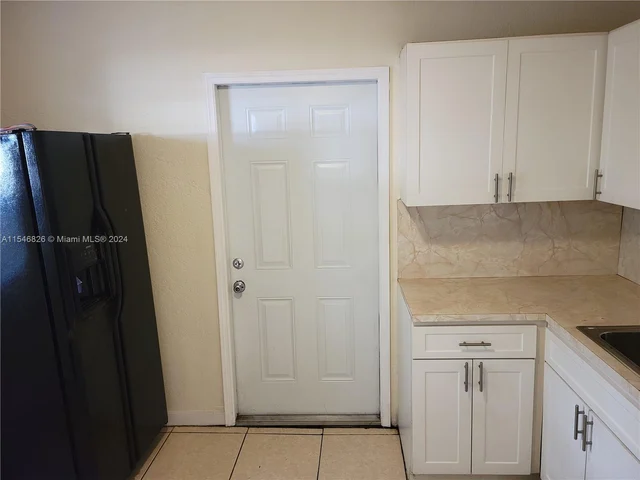 360 NE 82nd St # D, Miami FL 33138