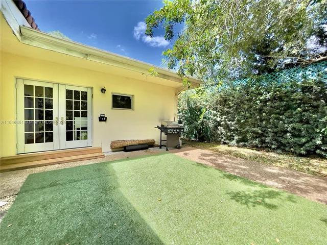 5800 SW 33rd Ave, Hollywood FL 33312