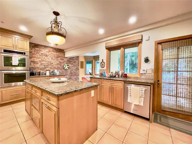 5800 SW 33rd Ave, Hollywood FL 33312