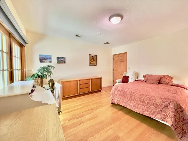 5800 SW 33rd Ave, Hollywood FL 33312