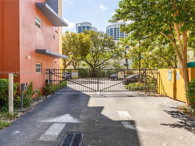 2756 Day Ave # 401, Miami FL 33133