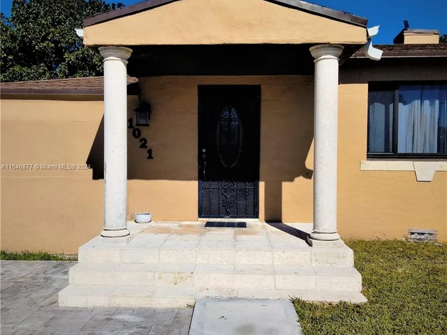 1021 NW 41st St, Miami FL 33127
