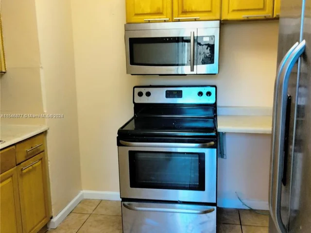 1021 NW 41st St, Miami FL 33127