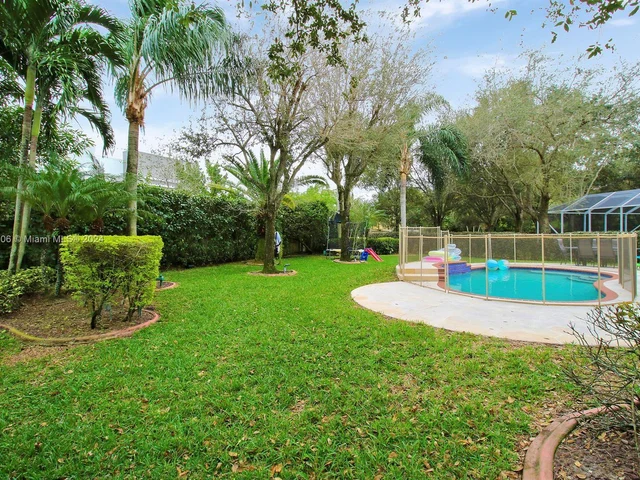 6424 Egret Ave, Coconut Creek FL 33073