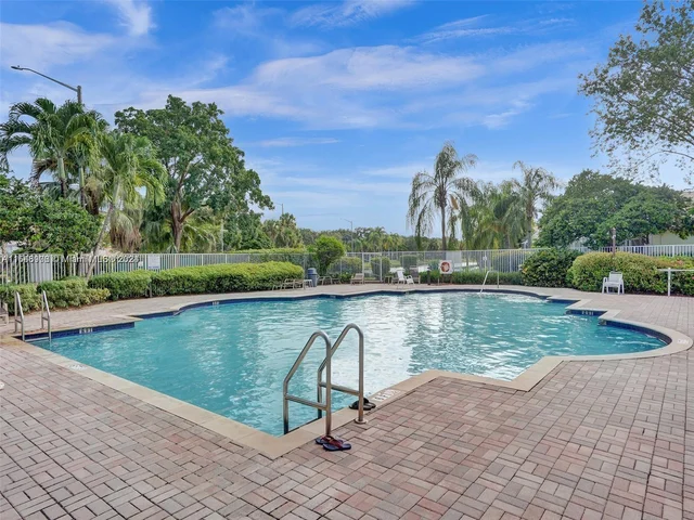 6424 Egret Ave, Coconut Creek FL 33073