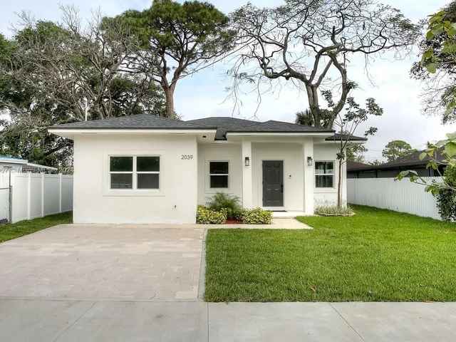 2039 NW 152nd Ter, Miami Gardens FL 33054