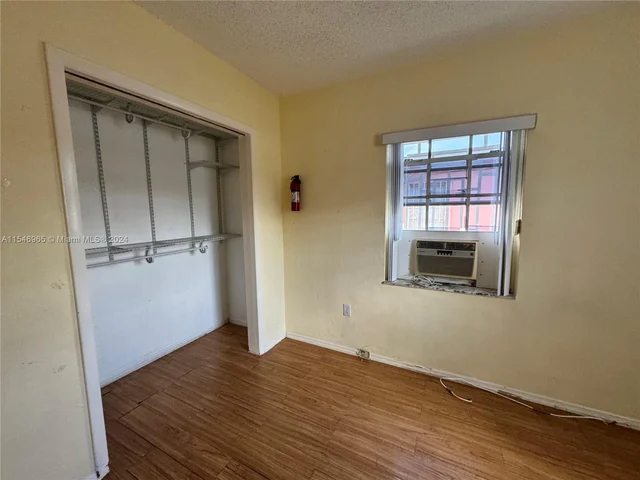 1055 NW 24th St, Miami FL 33127