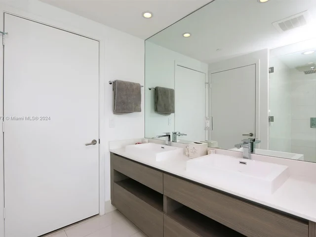 460 NE 28th St # 2305, Miami FL 33137