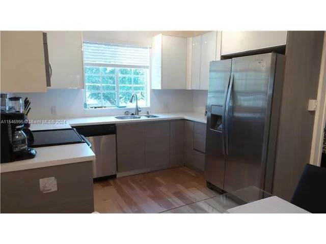 2010 Taylor St # 8B, Hollywood FL 33020