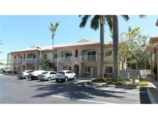 2010 Taylor St # 8B, Hollywood FL 33020