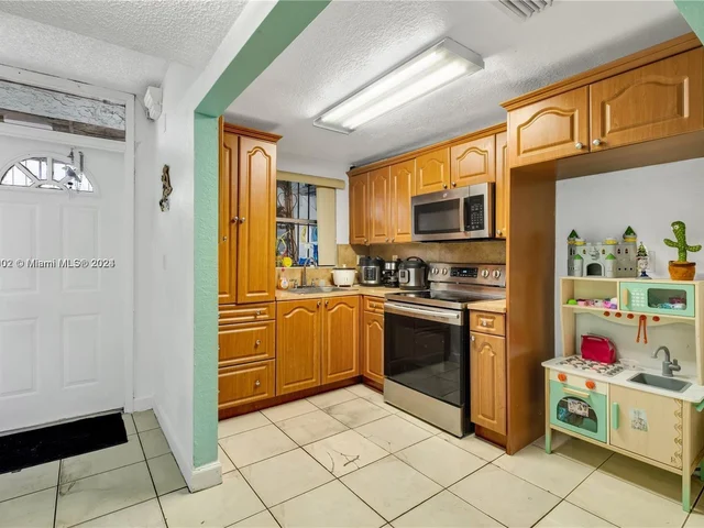 818 W 38th Ter # 20, Hialeah FL 33012