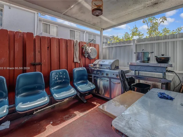 818 W 38th Ter # 20, Hialeah FL 33012