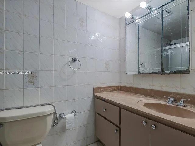 818 W 38th Ter # 20, Hialeah FL 33012