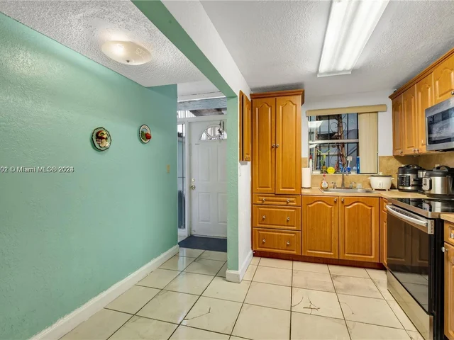 818 W 38th Ter # 20, Hialeah FL 33012