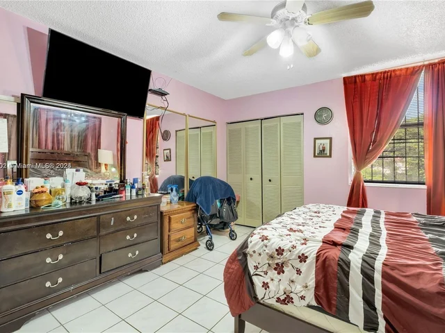 818 W 38th Ter # 20, Hialeah FL 33012