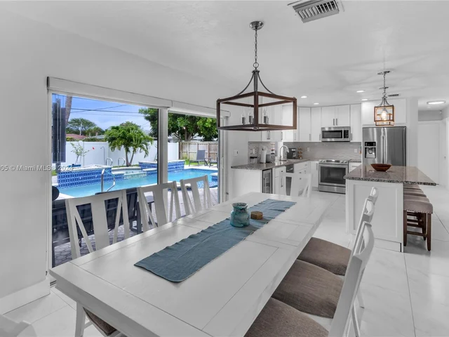 251 SE 8th St, Pompano Beach FL 33060