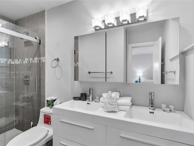 251 SE 8th St, Pompano Beach FL 33060