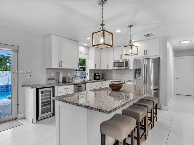 251 SE 8th St, Pompano Beach FL 33060