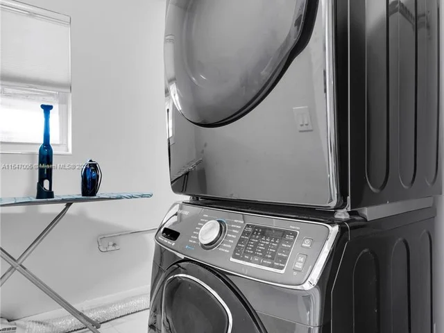 251 SE 8th St, Pompano Beach FL 33060