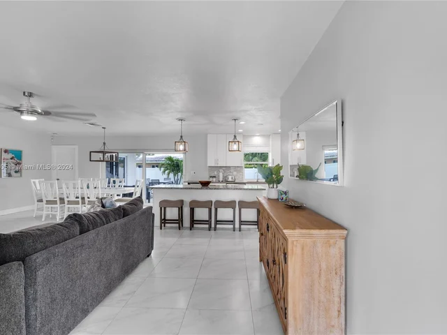 251 SE 8th St, Pompano Beach FL 33060