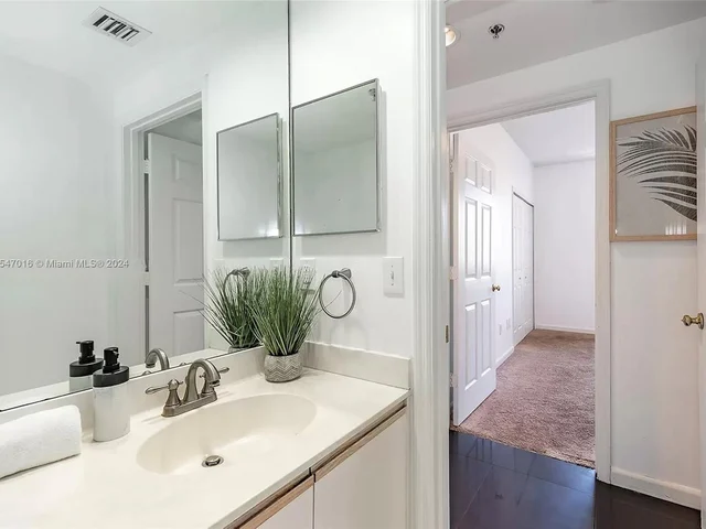 3125 NE 184th St, Aventura FL 33160