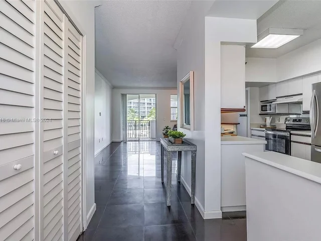 3125 NE 184th St, Aventura FL 33160