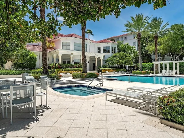 3125 NE 184th St, Aventura FL 33160