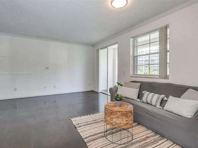 3125 NE 184th St, Aventura FL 33160