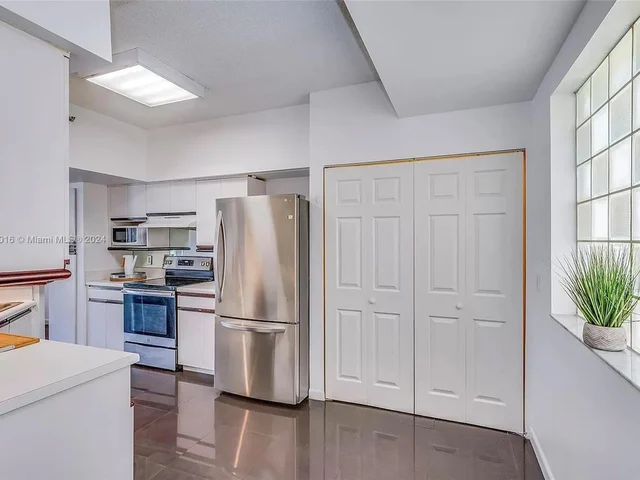 3125 NE 184th St, Aventura FL 33160