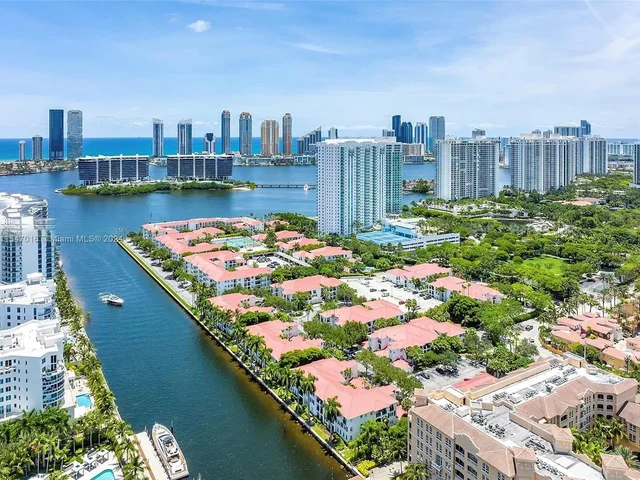 3125 NE 184th St, Aventura FL 33160