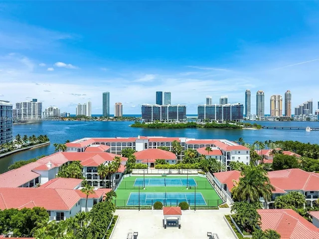 3125 NE 184th St, Aventura FL 33160