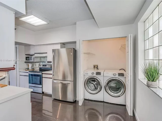 3125 NE 184th St, Aventura FL 33160