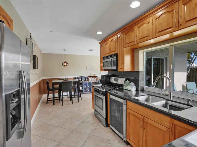 1990 NW 91st Way, Sunrise FL 33322