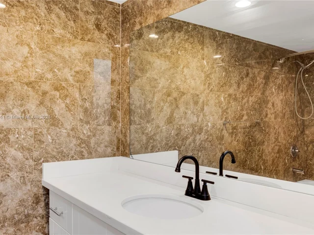 1680 NE 191st St # 2, Miami FL 33179