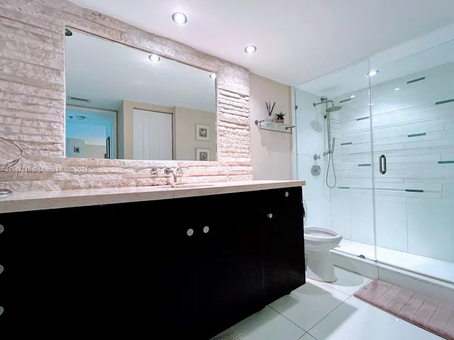 19701 E Country Club Dr # 205, Aventura FL 33180