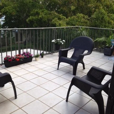 450 Commodore Dr # 315, Plantation FL 33325