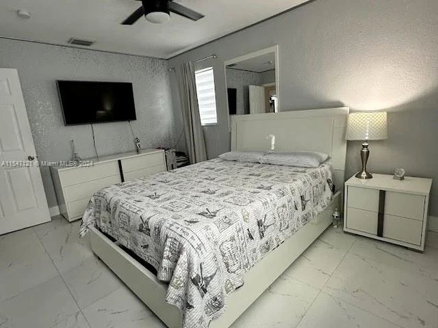 4821 NW 176th St, Miami Gardens FL 33055