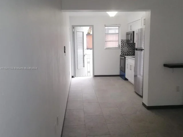 1590 Michigan Ave # 4, Miami Beach FL 33139