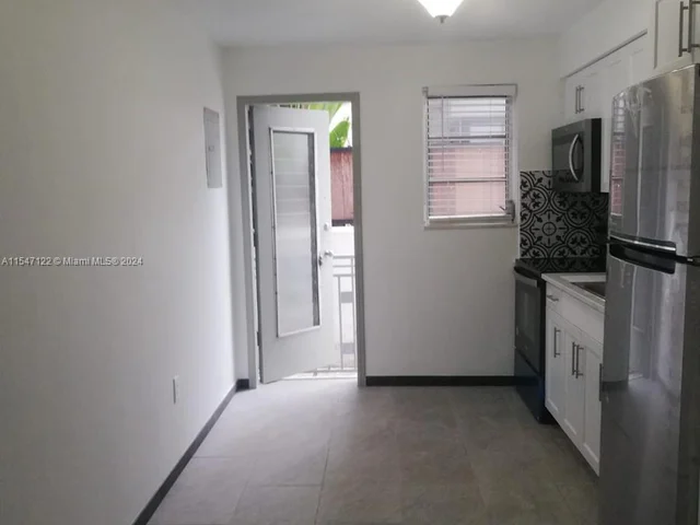 1590 Michigan Ave # 4, Miami Beach FL 33139