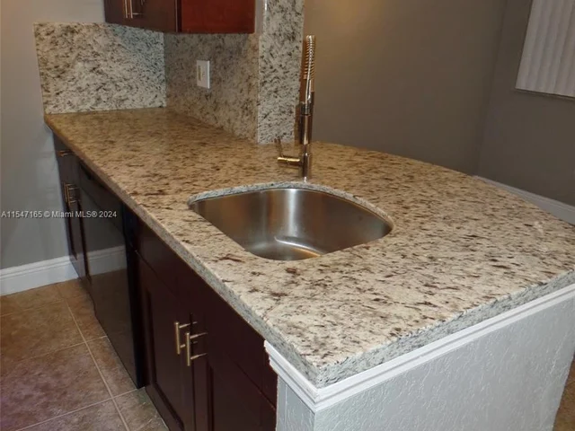 2803 N Oakland Forest Dr # 103, Oakland Park FL 33309