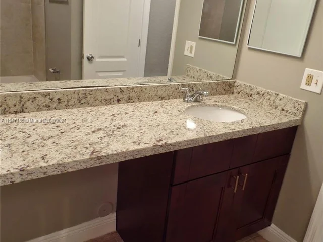 2803 N Oakland Forest Dr # 103, Oakland Park FL 33309