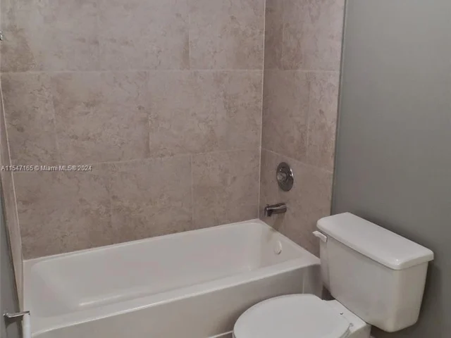 2803 N Oakland Forest Dr # 103, Oakland Park FL 33309