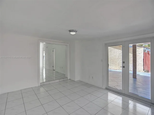 9075 NW 115th St, Hialeah Gardens FL 33018