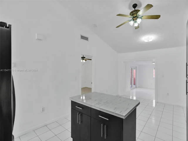 9075 NW 115th St, Hialeah Gardens FL 33018