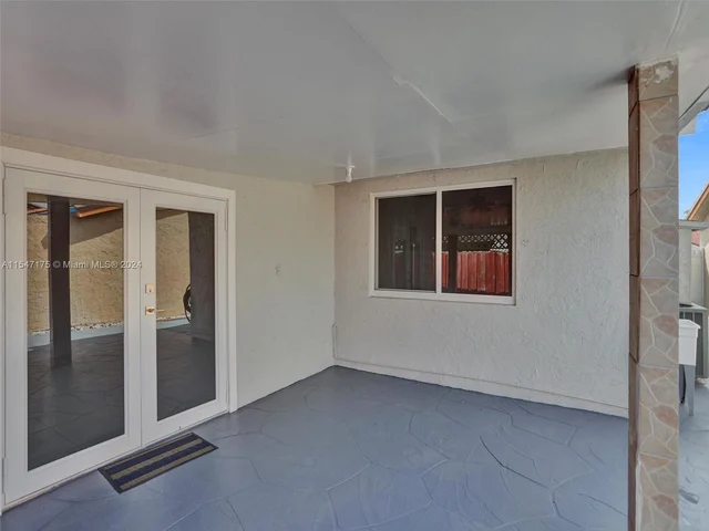 9075 NW 115th St, Hialeah Gardens FL 33018