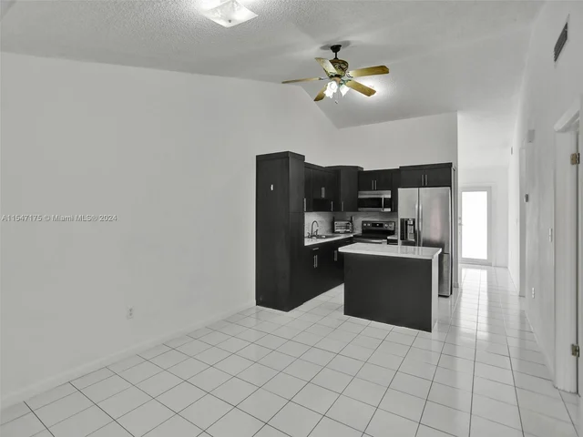 9075 NW 115th St, Hialeah Gardens FL 33018