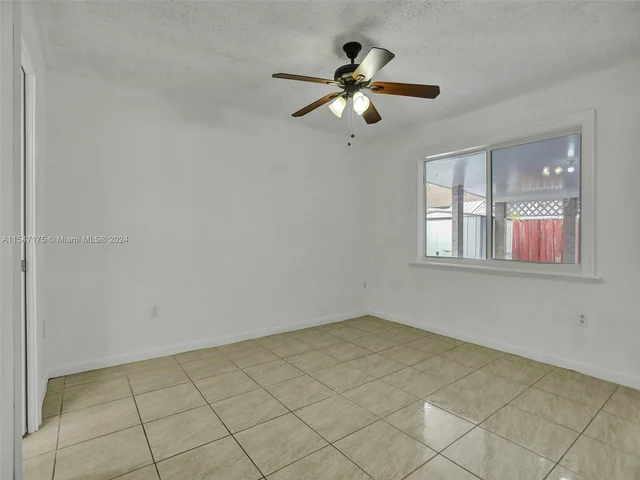 9075 NW 115th St, Hialeah Gardens FL 33018